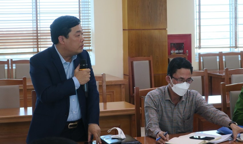 Đồng chí Vũ Mạnh Hùng- Trưởng phòng GD- ĐT huyện An Dương báo cáo công tác phòng chống dịch tại trường học