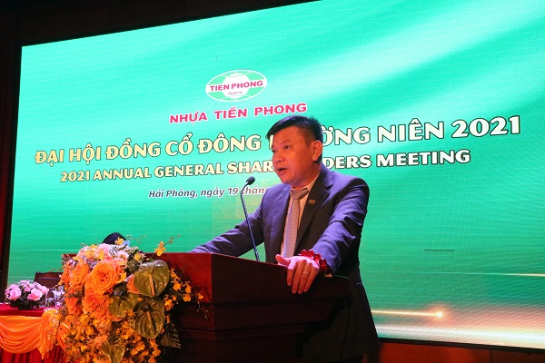Ông Đặng Quốc Dũng Chủ tịch HĐQT Công ty CP Nhựa Thiếu niên Tiền Phong phát biểu tại đại hội