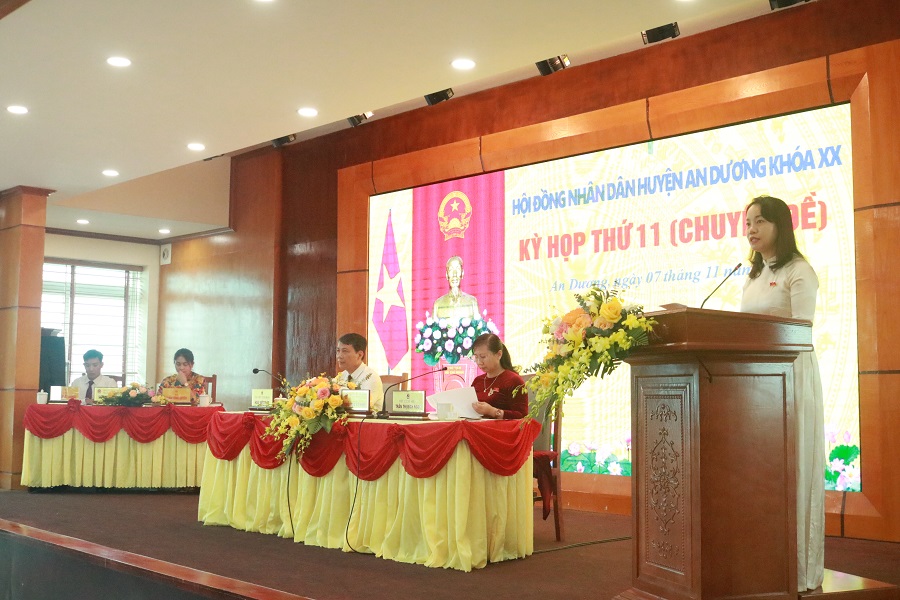 Đồng chí Trần Thị Quỳnh Trang, Thành ủy viên, Bí thư Huyện ủy An Dương phát biểu tại kỳ họp 