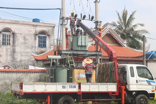 Nâng cấp trạm biến áp thôn Ngãi Am từ 250 kVA lên 400kVA