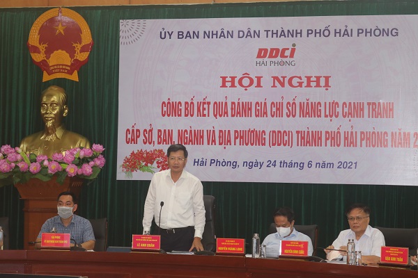 Phó Chủ tịch Thường trực UBND thành phố Lê Anh Quân phát biểu tại Hội nghị trực tuyến