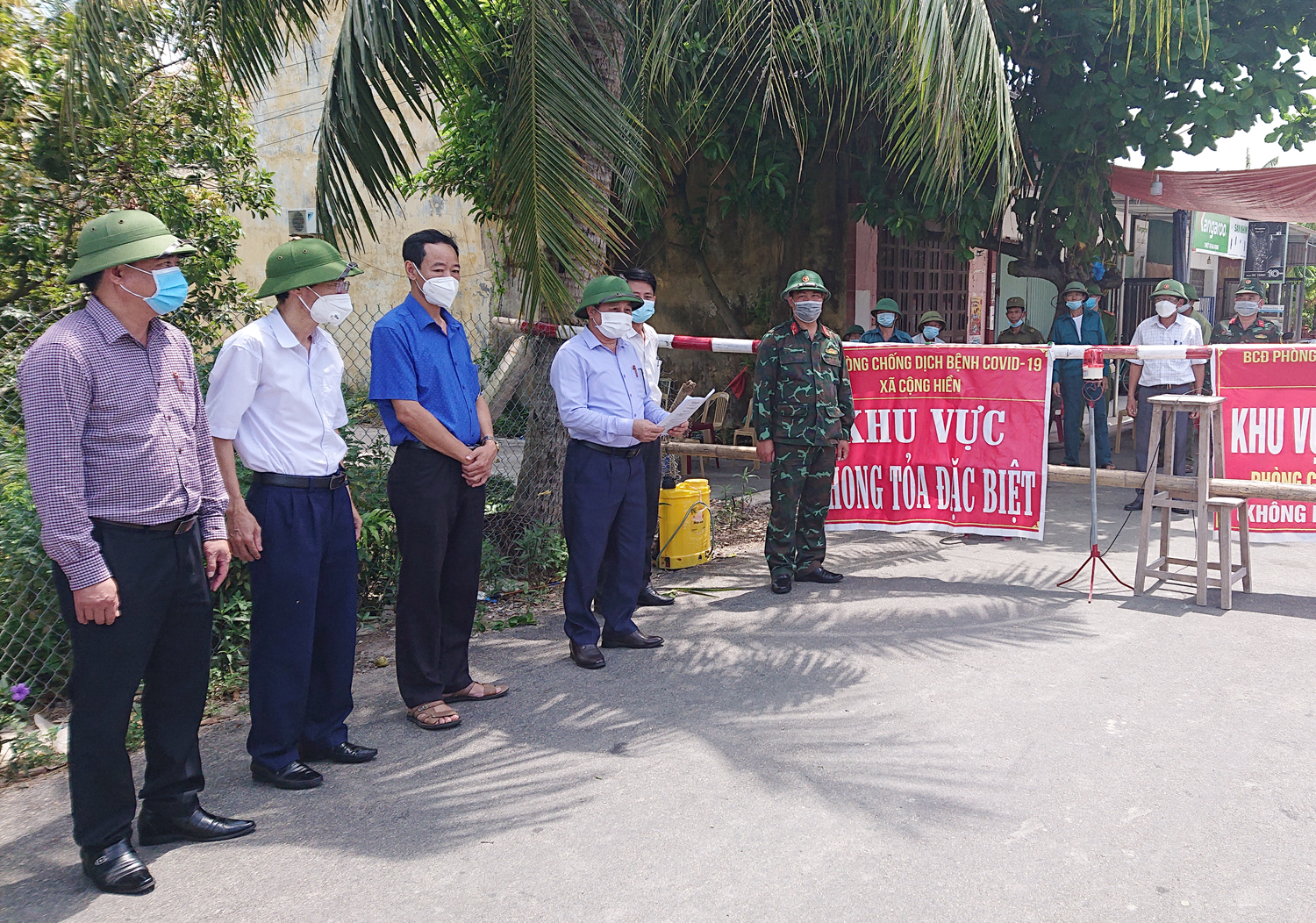 UBND huyện Vĩnh Bảo tiến hành dỡ chốt 