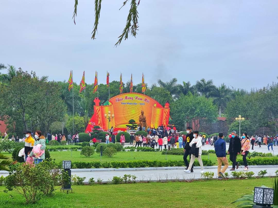 Khu di tích quốc gia đặc biệt Đền thờ Trạng Trình Nguyễn Bỉnh Khiêm đón lượng khách tăng đột biến trong dịp Tết Nguyên đán Nhâm Dần 2022.