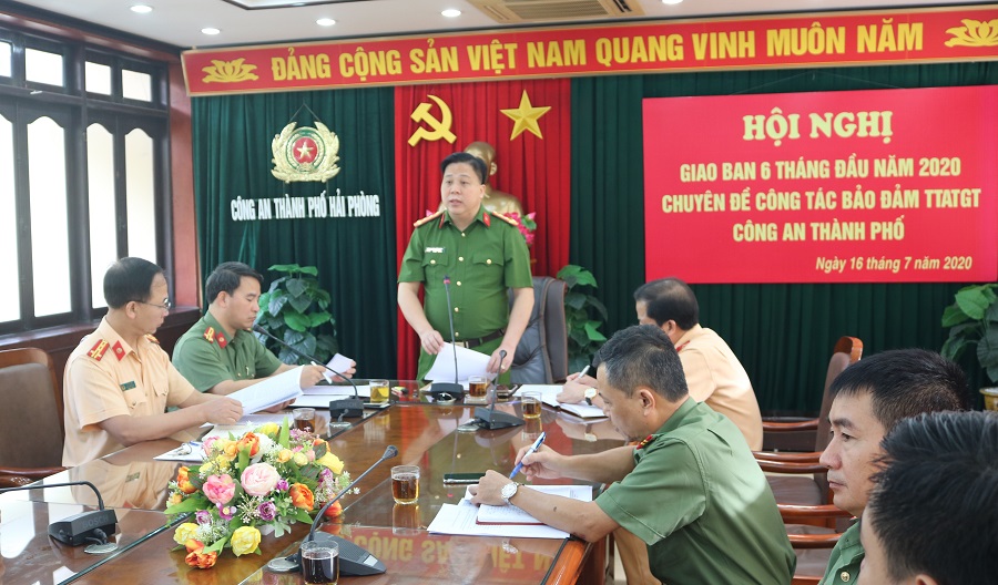 Đại tá Bùi Trung Thành kết luận, chỉ đạo hội nghị