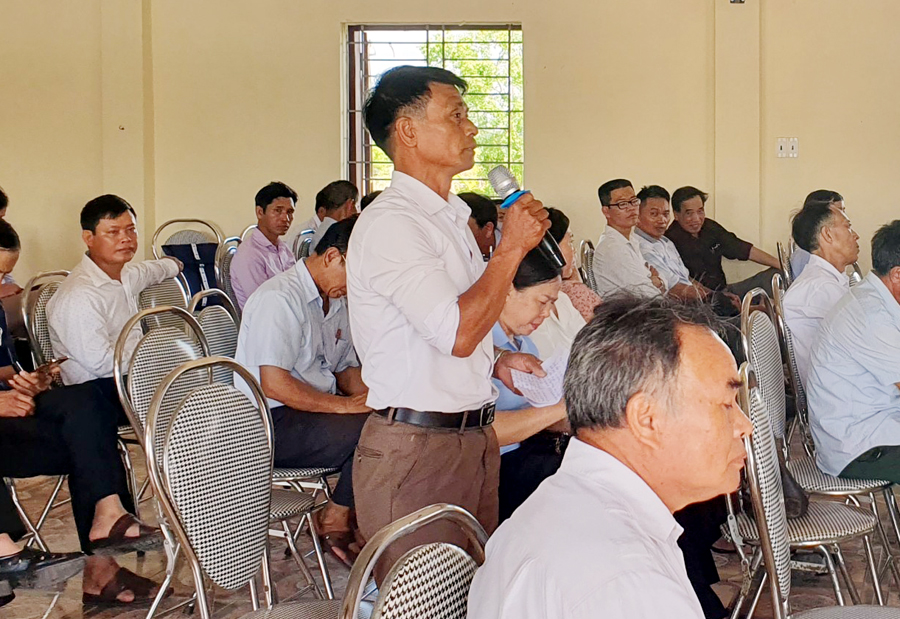 Cử tri huyện Vĩnh Bảo đưa ra đề xuất, kiến nghị tại cuộc tiếp xúc