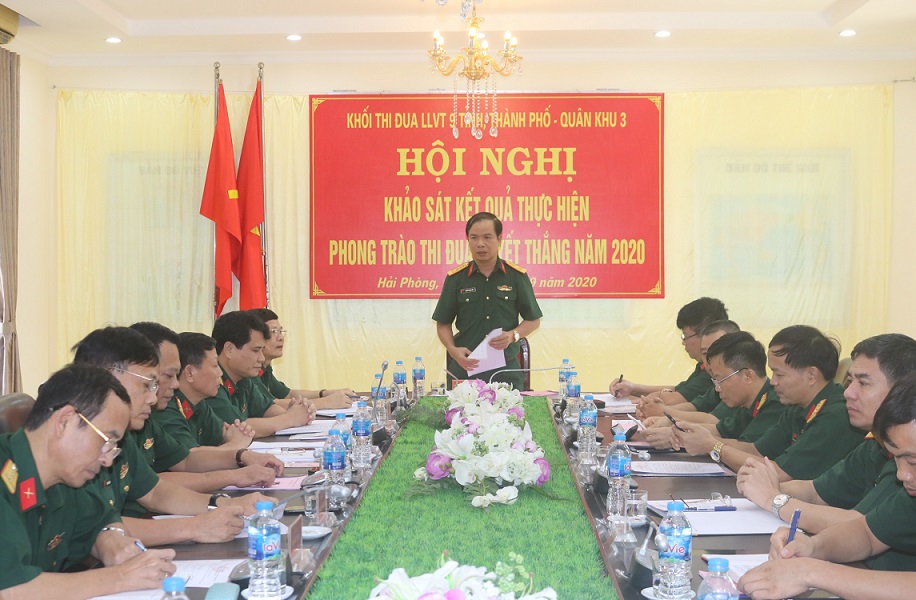  Quang cảnh buổi làm việc