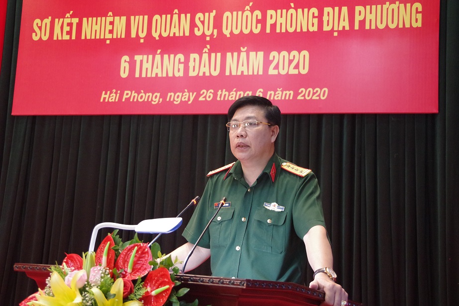 Đại tá Nguyễn Minh Quang, Ủy viên Ban Thường vụ Thành ủy, Chỉ huy trưởng Bộ CHQS thành phố phát biểu kết luận hội nghị.