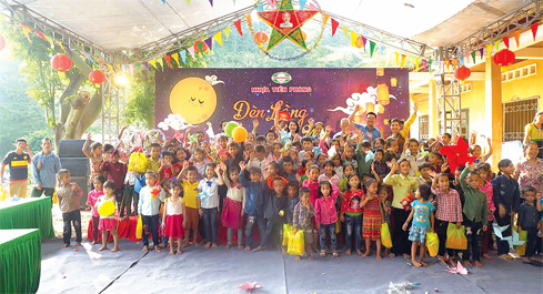 Chương trình từ thiện “Đèn lồng ước mơ” của Nhựa Tiền Phong cho trẻ em vùng khó khăn
