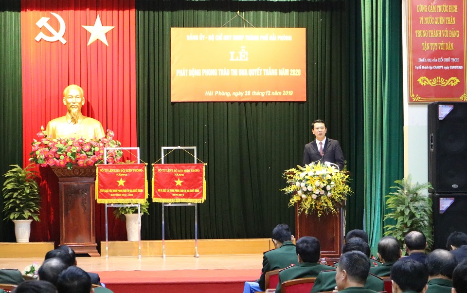 Phó Chủ tịch HĐND thành phố Bùi Đức Quang phát biểu chỉ đạo tại hội nghị