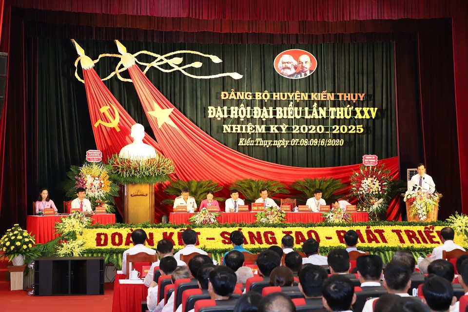 Quang cảnh đại hội