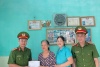 Công an phường Hoà Nghĩa (quận Dương Kinh) thăm hỏi, tặng quà gia đình chính sách trên địa bàn
