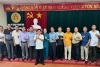 Hội Cựu CAND thành phố Hải Phòng gắn Huy hiệu hội viên Hội Cựu CAND Việt Nam cho 26 hội viên