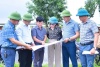 Lãnh đạo xã An Khánh kiểm tra tại thực địa các thôn có tuyến đường sắt đi qua