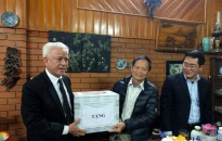 Đồng chí Nguyễn Đình Chuyến- Chủ nhiệm Ủy ban Kiểm tra Thành ủy thăm, tặng quà gia đình chính sách tại huyện Tiên Lãng