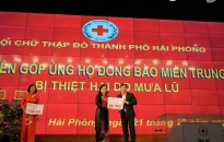 Công ty CP Nhựa Thiếu niên Tiền Phong: Ủng hộ đồng bào miền Trung 300 triệu đồng