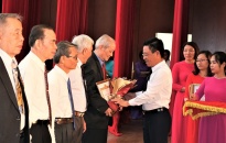 Quận Hồng Bàng: Tổ chức Lễ trao huy hiệu Đảng đợt 19-5 và sơ kết 4 năm thực hiện Chỉ thị 05-CT/TW của Bộ Chính trị 
