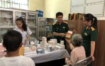 Ban Chỉ huy quân sự huyện An Dương phối hợp khám bệnh, tặng quà gia đình chính sách
