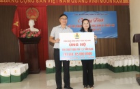 Ban Công đoàn CATP phối hợp Công đoàn Tổng Công ty Giấy Việt Nam hỗ trợ Nhân dân trên huyện Cát Hải bị thiệt hại do bão số 3