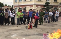 Công an quận Dương Kinh: Bồi dưỡng, huấn luyện nghiệp vụ PCCC và CHCN cho 200 học viên 