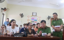 Đại tá Bùi Trung Thành – Phó Giám đốc CATP kiểm tra công tác thu nhận, kích hoạt tài khoản định danh điện tử tại quận Đồ Sơn và Hải An