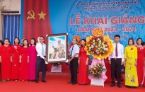 Đồng chí Đào Trọng Đức, Trưởng ban Tổ chức Thành ủy dự lễ khai giảng năm học 2023-2024 tại Trường THCS Tam Cường (huyện Vĩnh Bảo)