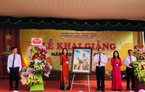 Đồng chí Nguyễn Đức Thọ- Phó Chủ tịch UBND thành phố dự khai giảng tại Trường THCS Kiến Thiết