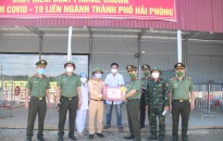 Thượng tá Lê Trung Sơn - Phó Giám đốc CATP thăm, động viên lực lượng làm việc tại các chốt liên ngành thành phố 