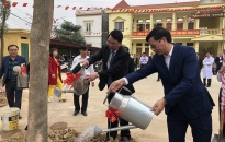 Phó Chủ tịch UBND thành phố Lê Khắc Nam trồng cây tại xã Quốc Tuấn, huyện An Dương