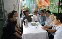 Phó Chủ tịch UBND TP thăm hỏi, động viên gia đình các nạn nhân tử vong trong vụ cháy chung cư mini tại Hà Nội