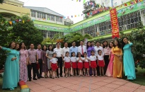 Phó Chủ tịch UBNDTP Lê Khắc Nam thăm, chúc mừng nhà giáo, đơn vị tiêu biểu quận Hồng Bàng và quận Lê Chân