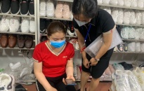 Hàng trăm tiểu thương tại chợ Quán Toan cài đặt thành công ứng dụng Bluezone