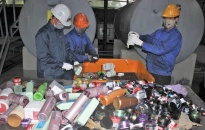 Tiêu hủy hơn 1 tấn mỹ phẩm với 15.035 sản phẩm các loại