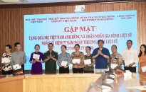 Trao 50 phần quà tặng Bà Mẹ Việt Nam anh hùng và thân nhân gia đình liệt sĩ nhân dịp Kỷ niệm 77 năm Ngày Thương binh, liệt sĩ 27/7