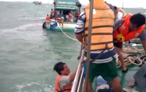 Đồn BP Vinh Quang Cứu tàu ngư dân bị nạn trên biển
