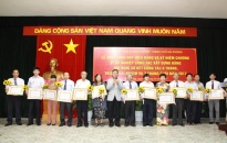 Đảng ủy khối doanh nghiệp thành phố:  Trao huy hiệu Đảng cho 16 đảng viên