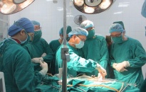 Bệnh viện Trẻ em Hải Phòng phẫu thuật nội soi u nang tuyến giáp cho bệnh nhân 15 tuổi