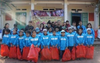 Phòng cảnh sát hình sự CATP: Thăm, tặng quà học sinh tại Bản Chấu, Nà Lay, Sảng Mộc (Thái Nguyên)