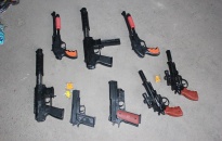 Thu giữ hơn 2600 khẩu súng đồ chơi bạo lực nhập lậu