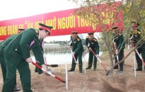 Lực lượng vũ trang thành phố trồng hơn 1500 cây nhân Tết trồng cây
