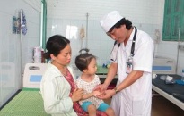 Trẻ em nhập viện tăng đột biến vì bệnh tay chân miệng