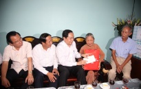 Chủ tịch Ủy ban Trung ương MTTQ Việt Nam Trần Thanh Mẫn: Thăm, tặng quà các gia đình chính sách tại quận Hồng Bàng