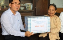 Thăm, tặng quà đối tượng chính sách tại huyện Tiên Lãng, Vĩnh Bảo 