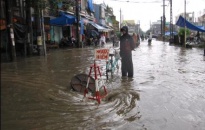 Kiểm soát ngập lụt sau mưa: Hệ thống thu nước mặt chưa hiệu quả 