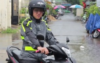 Kinh nghiệm đi xe máy mùa mưa bão
