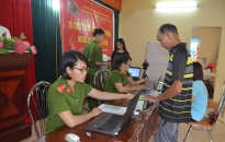 Phòng PC64-CATP: Cấp CCCD lưu động miễn phí cho nhân dân xã Việt Hải (Cát Hải)