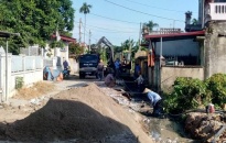 Huyện An Dương: 6 xã tiếp nhận 690 tấn xi măng làm đường bê tông nông thôn