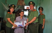 Báo An ninh Hải Phòng, Vietinbank Lê Chân, UBND huyện Tiên Lãng trợ giúp, trao quà từ thiện