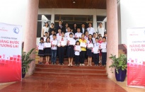 Cty TNHH Bảo hiểm nhân thọ Rrudential Việt Nam: Trao 20 suất học bổng tặng học sinh có hoàn cảnh khó khăn quận Lê Chân