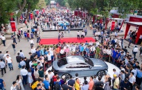 Hàng nghìn người chen lấn đặt mua xe VinFast
