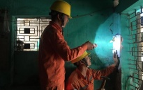 Đoàn thanh niên Điện lực Lê Chân Sửa chữa điện cho 15 gia đình khó khăn